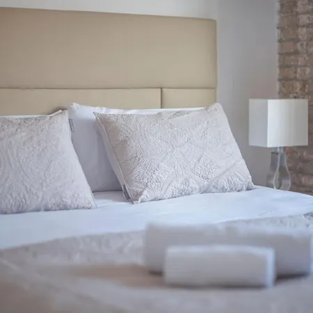 De Cuatro En Calle Aribau Stylish Apartment