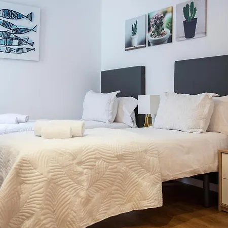 De Cuatro En Calle Aribau Stylish Apartment Barcelona